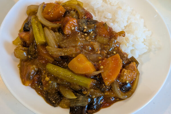 【水ゼロ】野菜だけで作る無水カレー|普通の鍋でOK・カロリー脂質50%オフ